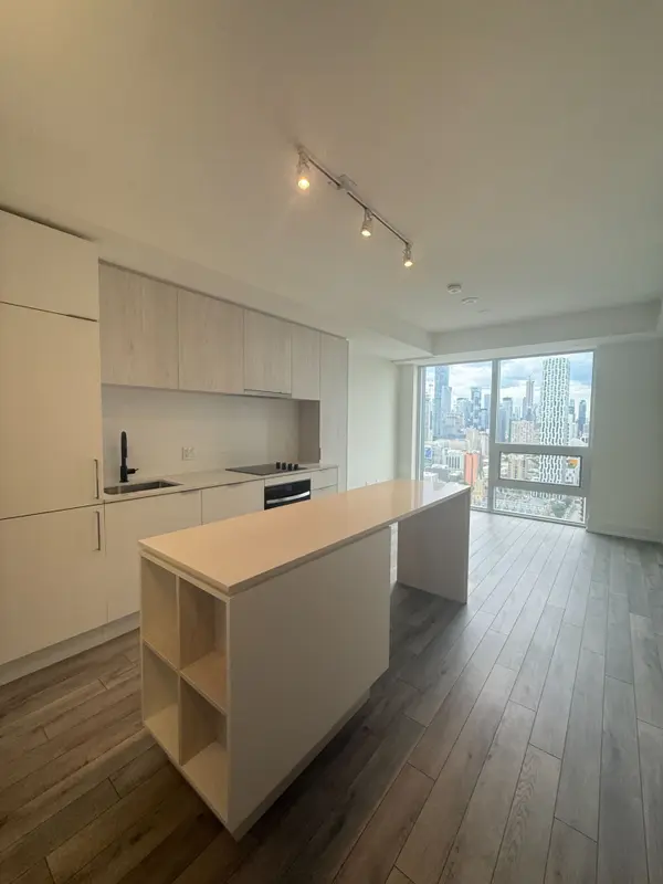 89 Church ST #3704, Toronto C08, ON M5C 0B7