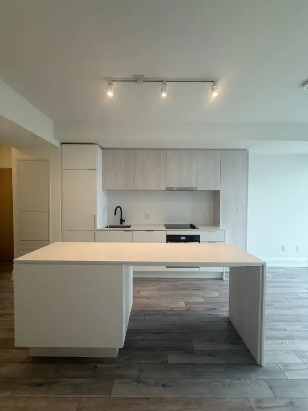 89 Church ST #3704, Toronto C08, ON M5C 0B7