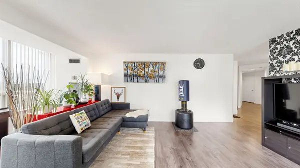7 Bishop AVE #1416, Toronto C14, ON M2M 4J4