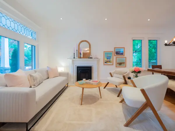 33 Frizzell AVE, Toronto E01, ON M4K 1H8