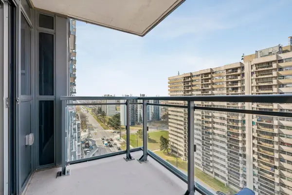 30 Meadowglen PL #1503, Toronto E09, ON M1G 0A6