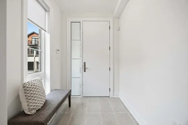 2 Lake Trail WAY, Whitby, ON L1M 0E5