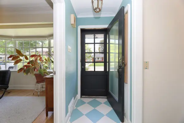 33 Stag Hill DR, Toronto E03, ON M4B 1K8