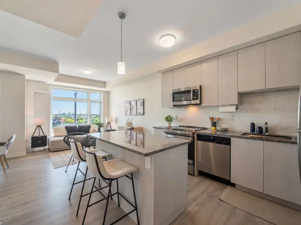 2550 Castlegate XING #403, Pickering, ON L1X 0H6
