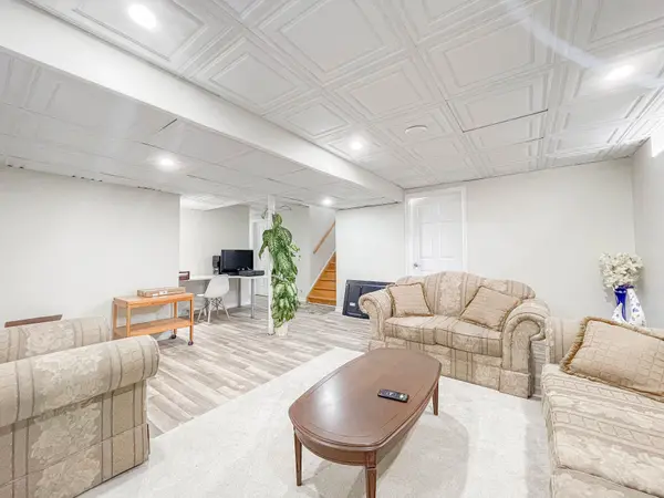 18 Quintessa CT, Markham, ON L6C 3A2