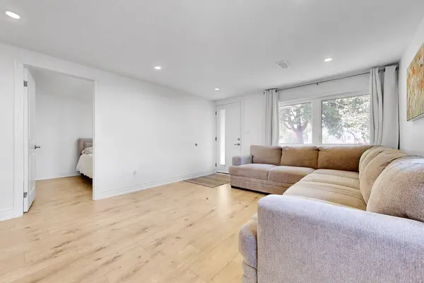 335 Miami DR, Georgina, ON L4P 2Z6