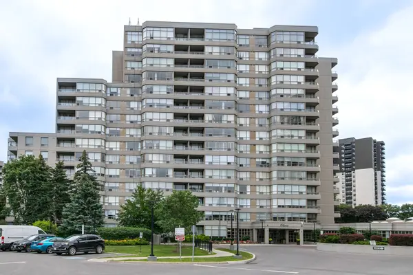 11 Townsgate DR #814, Vaughan, ON L4J 8G4