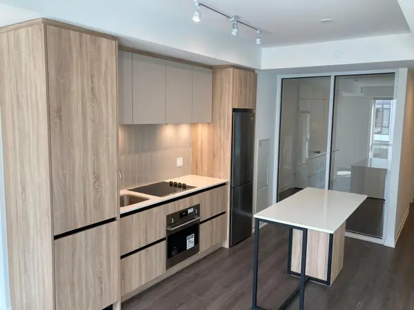 8 Beverley Glen BLVD #611, Vaughan, ON L4J 0L5