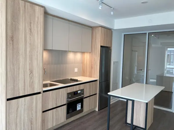 8 Beverley Glen BLVD #611, Vaughan, ON L4J 0L5