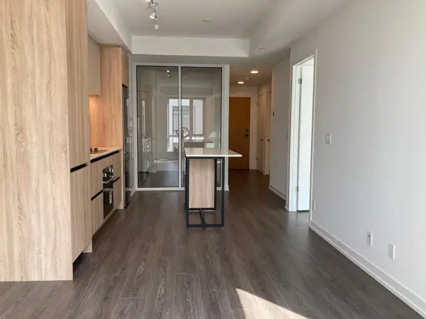 8 Beverley Glen BLVD #611, Vaughan, ON L4J 0L5