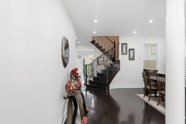 5 Leith DR, Bradford West Gwillimbury, ON L3Z 0G5