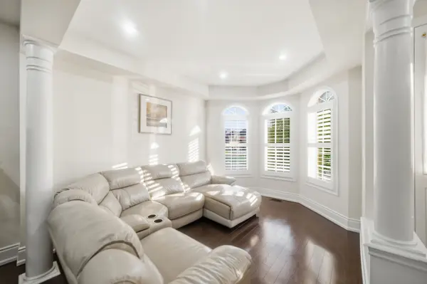 5 Leith DR, Bradford West Gwillimbury, ON L3Z 0G5