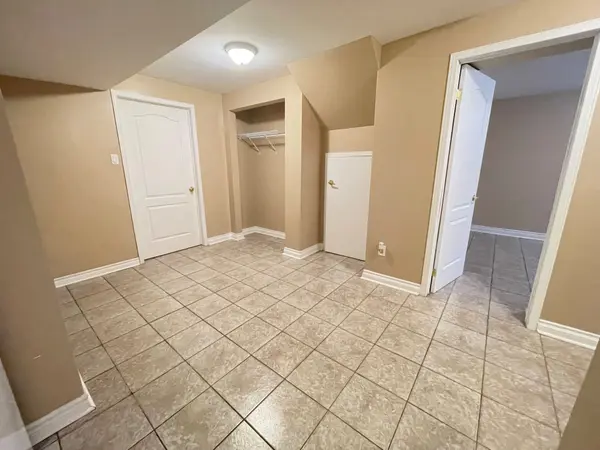 176 Kingsview DR #BSMT, Vaughan, ON L4H 2Z3