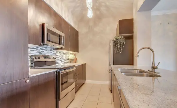 10211 Keele ST #211, Vaughan, ON L6A 4R7