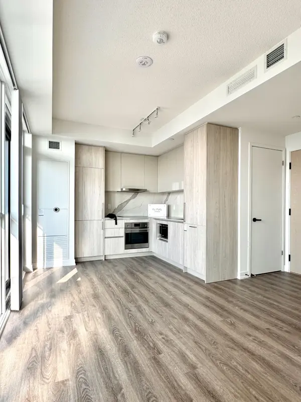 195 Commerce ST #5212, Vaughan, ON L4K 0P9