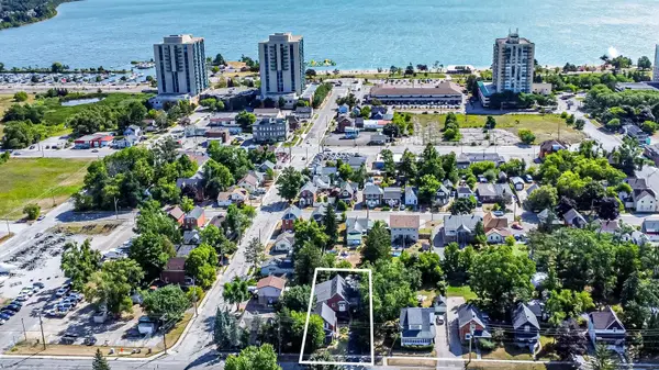 81 Innisfil ST, Barrie, ON L4N 3E3