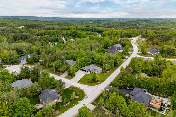 1 Topaz CT, Oro-medonte, ON L0L 2E0