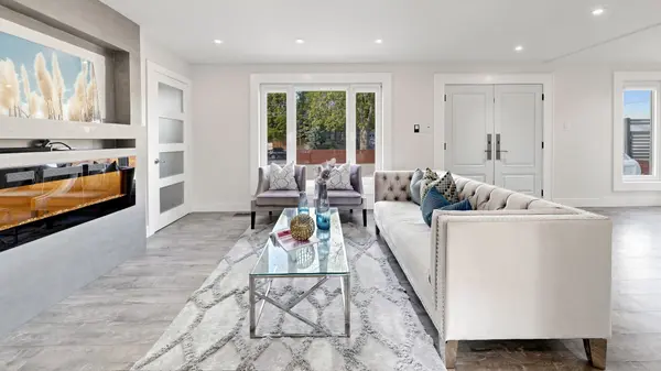 285 Bronte RD, Oakville, ON L6L 3C5