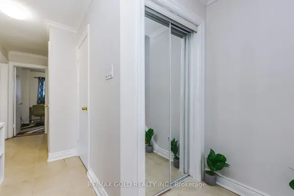 7464 Homeside GDNS, Mississauga, ON L4T 2A7