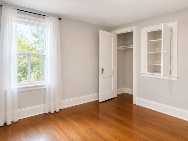 44 Hillside AVE, Toronto W06, ON M8V 1S6
