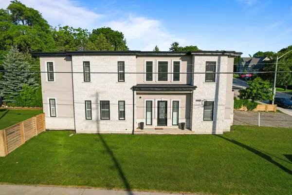 1 Brookside DR, Mississauga, ON L5M 1H2