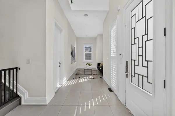 1 Brookside DR, Mississauga, ON L5M 1H2