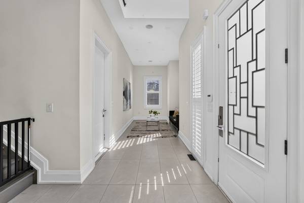 1 Brookside DR, Mississauga, ON L5M 1H2