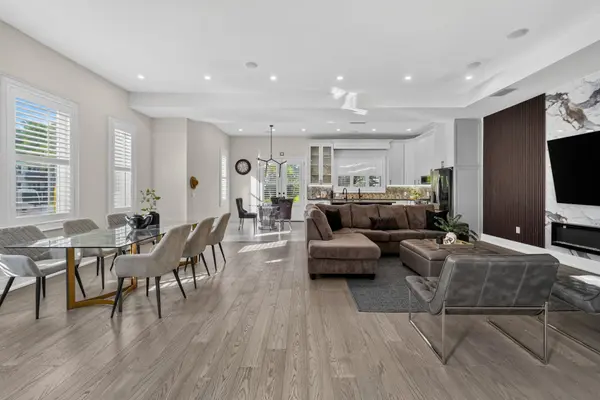 1 Brookside DR, Mississauga, ON L5M 1H2