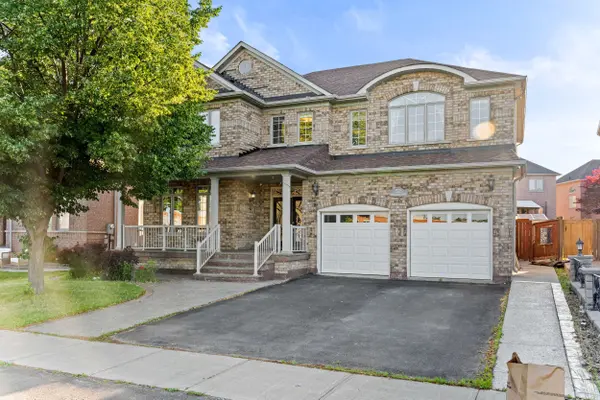 52 Mount Royal CIR, Brampton, ON L6P 2K4