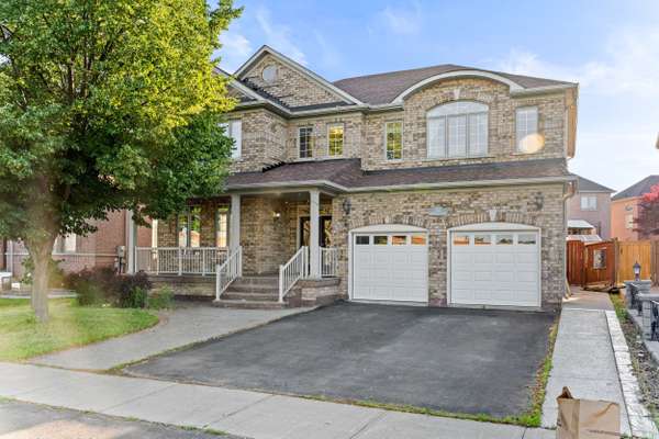52 Mount Royal CIR, Brampton, ON L6P 2K4