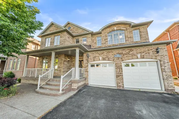 52 Mount Royal CIR, Brampton, ON L6P 2K4