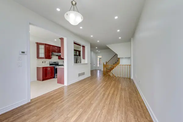 3332 Angel Pass DR, Mississauga, ON L5M 7K2
