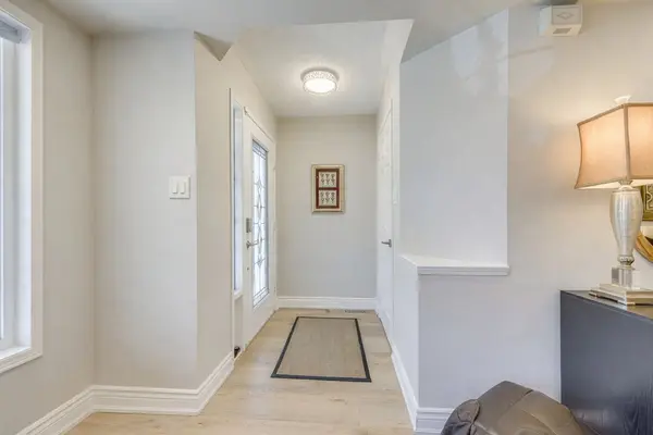 215 ROXTON RD, Oakville, ON L6H 6M9