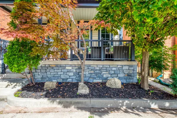 215 ROXTON RD, Oakville, ON L6H 6M9