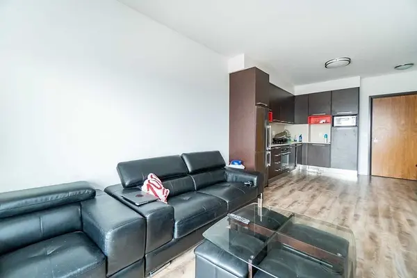 36 Park Lawn RD #1304, Toronto W06, ON M8V 0E5