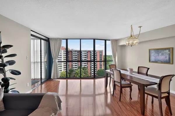 1240 Marlborough CT #1105, Oakville, ON L6H 3K7