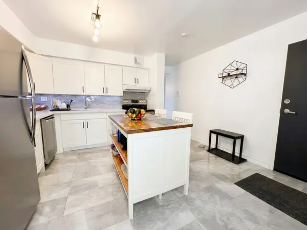 1100 Caven ST #406, Mississauga, ON L5G 4N3