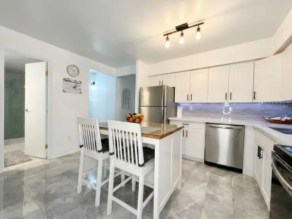 1100 Caven ST #406, Mississauga, ON L5G 4N3