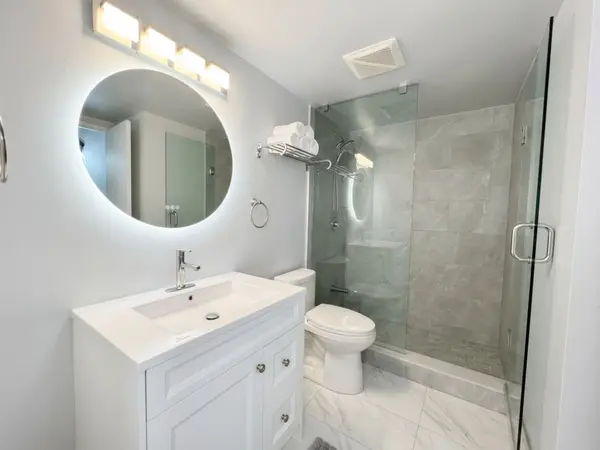 1100 Caven ST #406, Mississauga, ON L5G 4N3