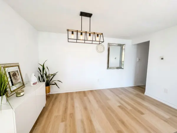 1100 Caven ST #406, Mississauga, ON L5G 4N3