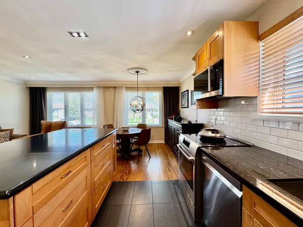41 Paragon RD, Toronto W09, ON M9R 1J9