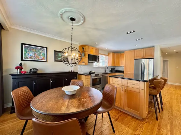 41 Paragon RD, Toronto W09, ON M9R 1J9