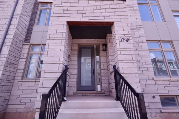 3298 Taha GDNS, Oakville, ON L6M 4K1
