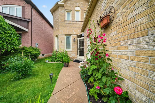3 Nuffield ST, Brampton, ON L6S 4X2