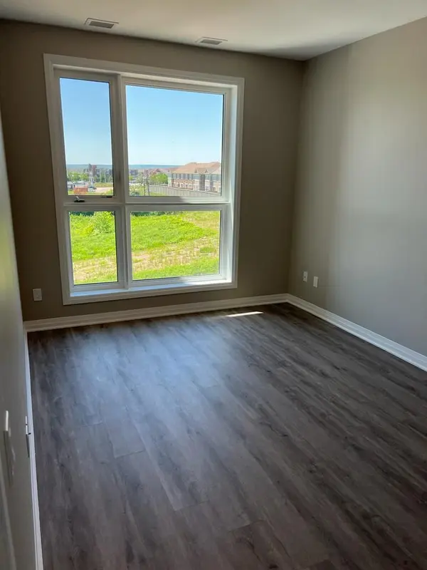 95 Dundas Street West N/A #219, Oakville, ON L6M 5N4