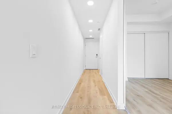 6 Chartwell RD #219, Toronto W07, ON M8Z 4E8