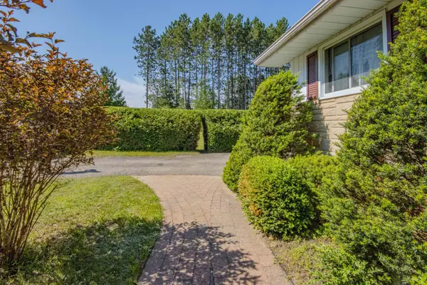 121 Sandhill DR, Madawaska Valley, ON K0J 1B0