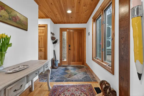 1069 Ridge RD, Muskoka Lakes, ON P0C 1M0