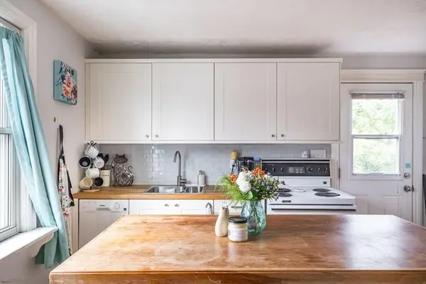 1125 Cannon ST E, Hamilton, ON L8L 2J7