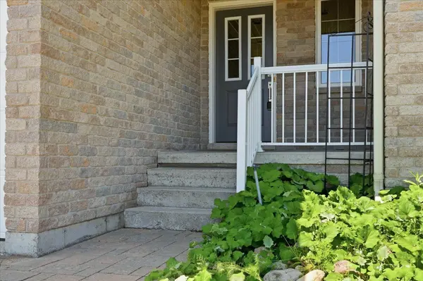 13 Freedom CRES, Quinte West, ON K8V 0C1